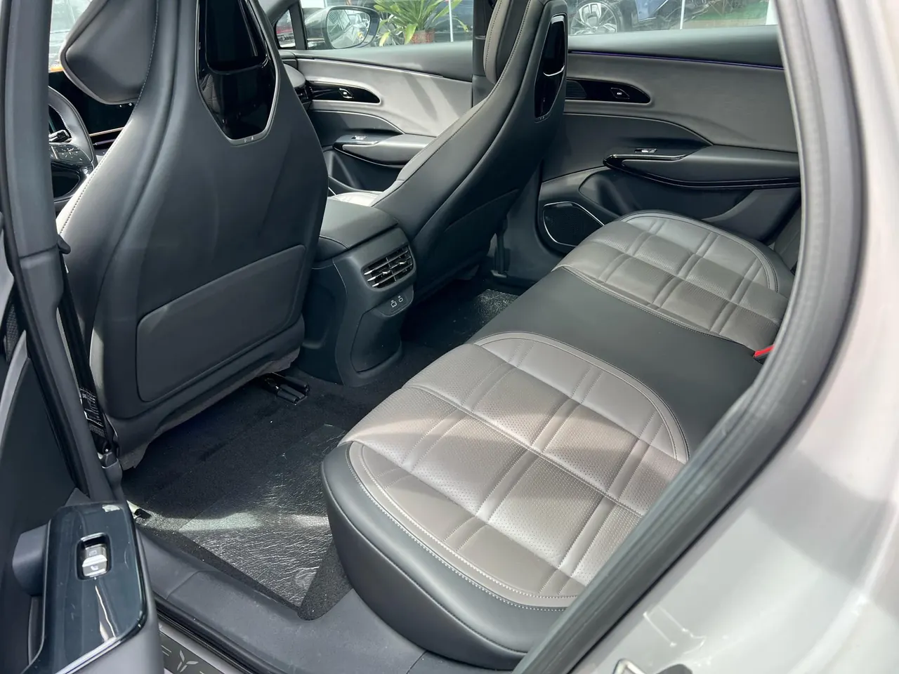 HongQi 2024 EH 7 760 Pro 4-wheel drive automatic gear 4