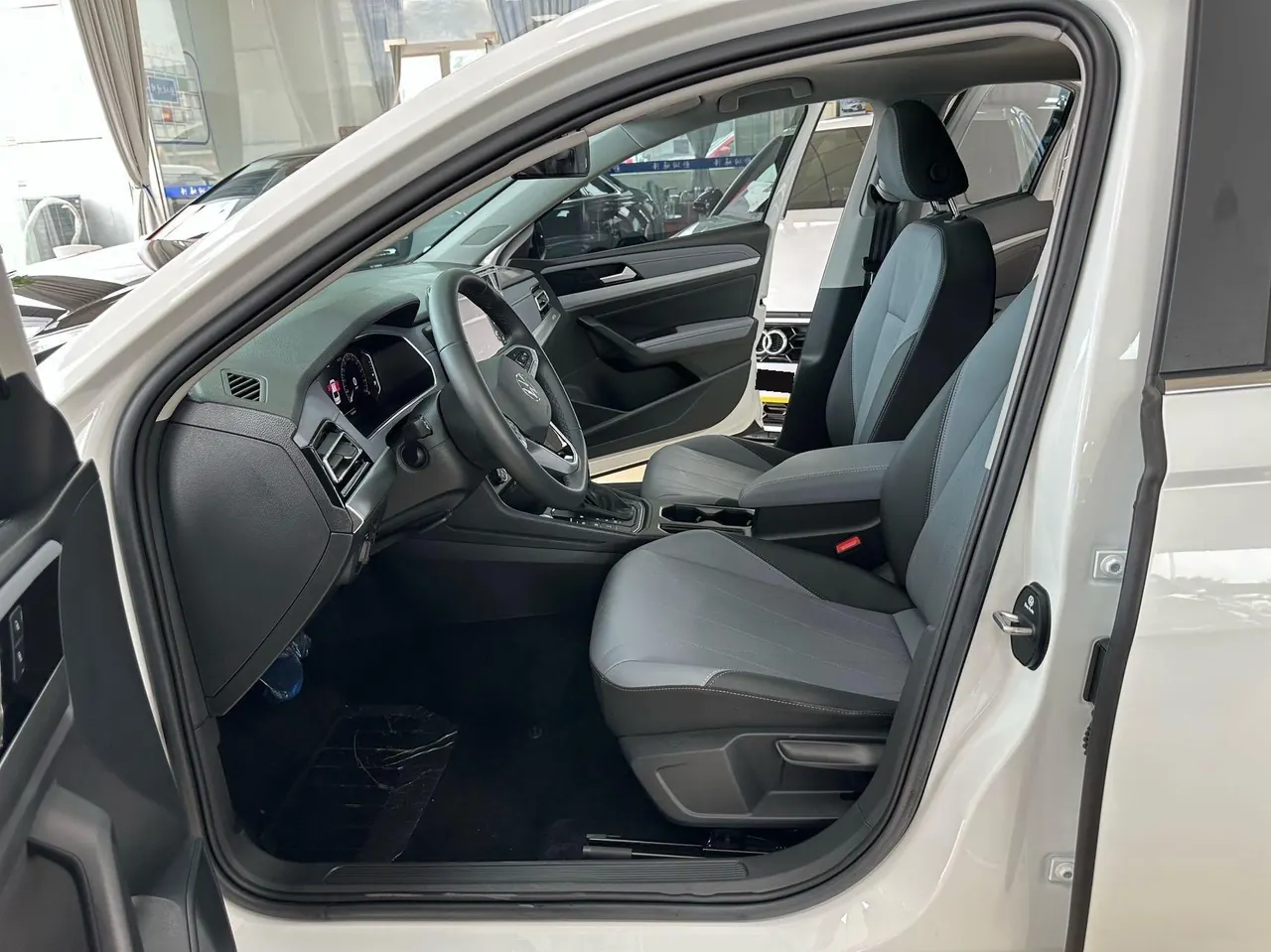 Volkswagen 2024 LaVida 1.5 Star 5 Million Edition Automatic Gear 2