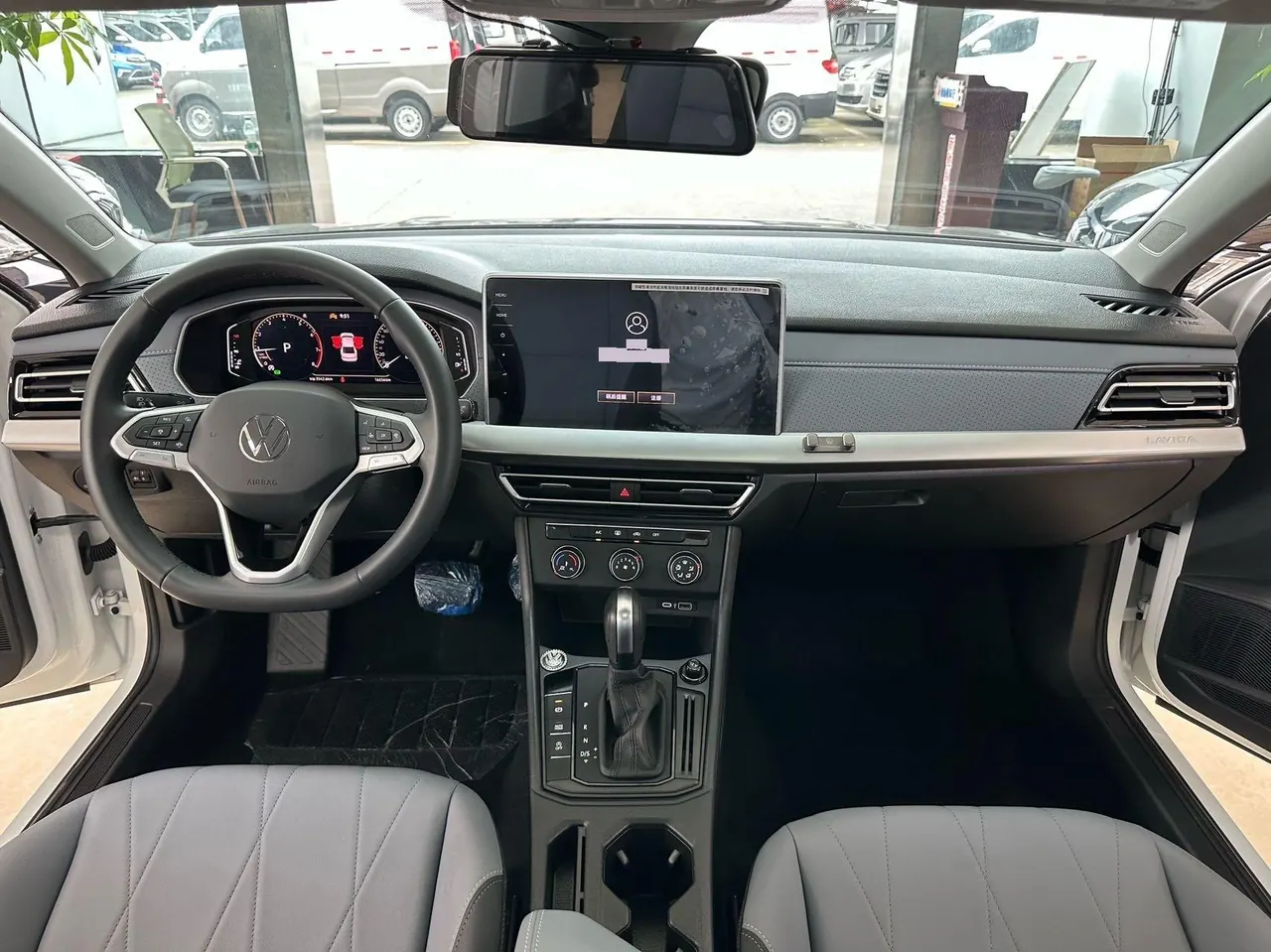 Volkswagen 2024 LaVida 1.5 Star 5 Million Edition Automatic Gear 4