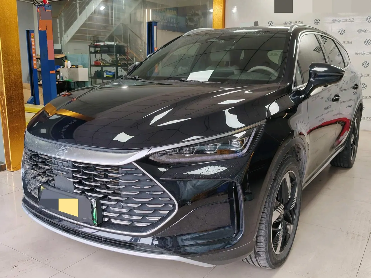 打开图片灯箱:BYD Tang New Energy 2024 Tang DM-i 1.5T Stepless Glory Edition 112KM Honorable Automatic Gear