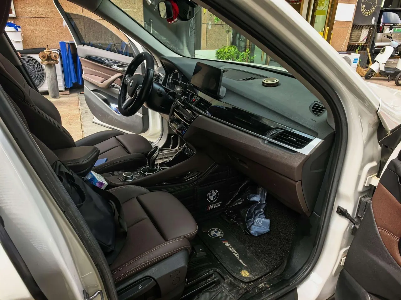 BMW 2020 X1 sDrive20Li 1.5T exclusive automatic gear 5