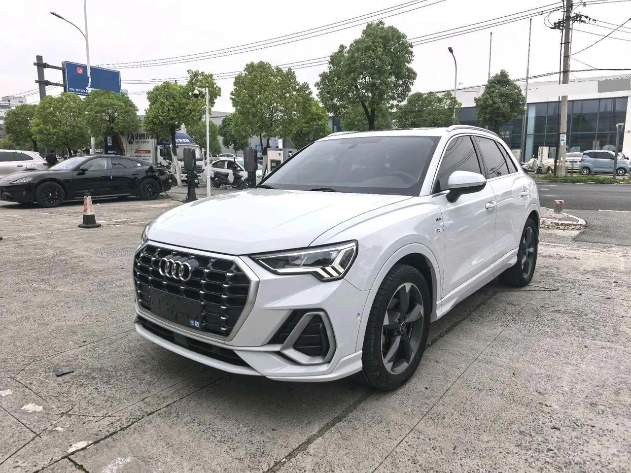 Audi 2023 Q3 1.4TFSI 35TFSI Fashion Dynamic Automatic - View 1