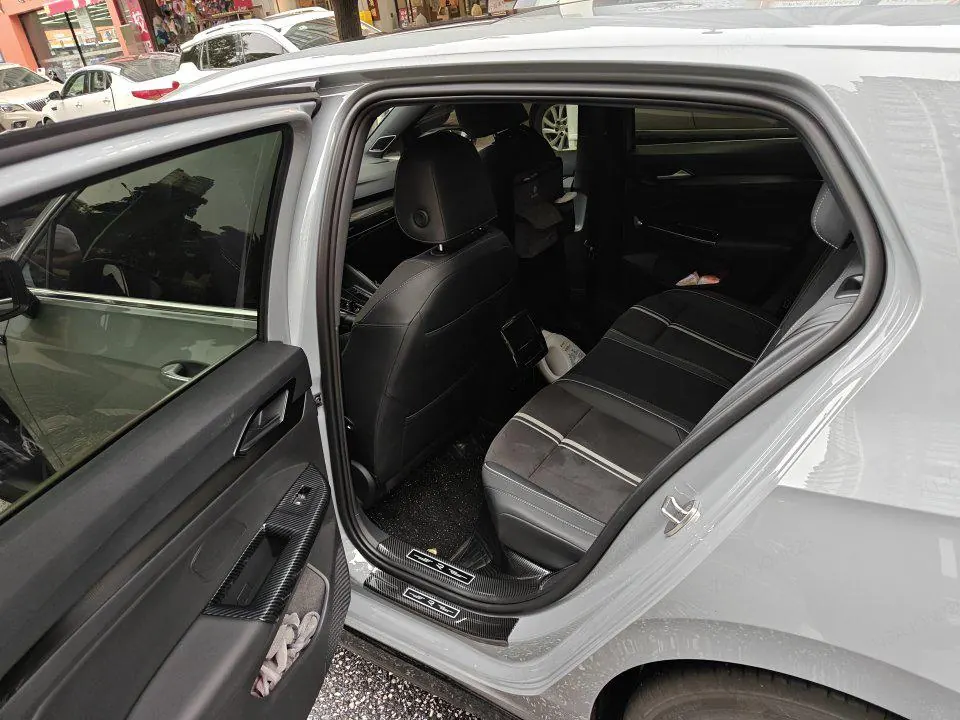 Volkswagen 2023 Golf 8 R-Line 1.4TSI 280TSI (Modified) Automatic Gear 6