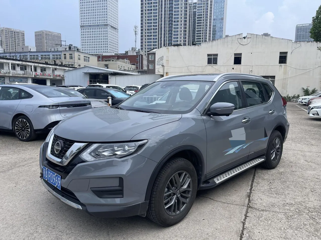 打开图片灯箱:Nissan 2025 Qijun Honor 2.0 Stepless Two-Drive Leading Edition Automatic Transmission