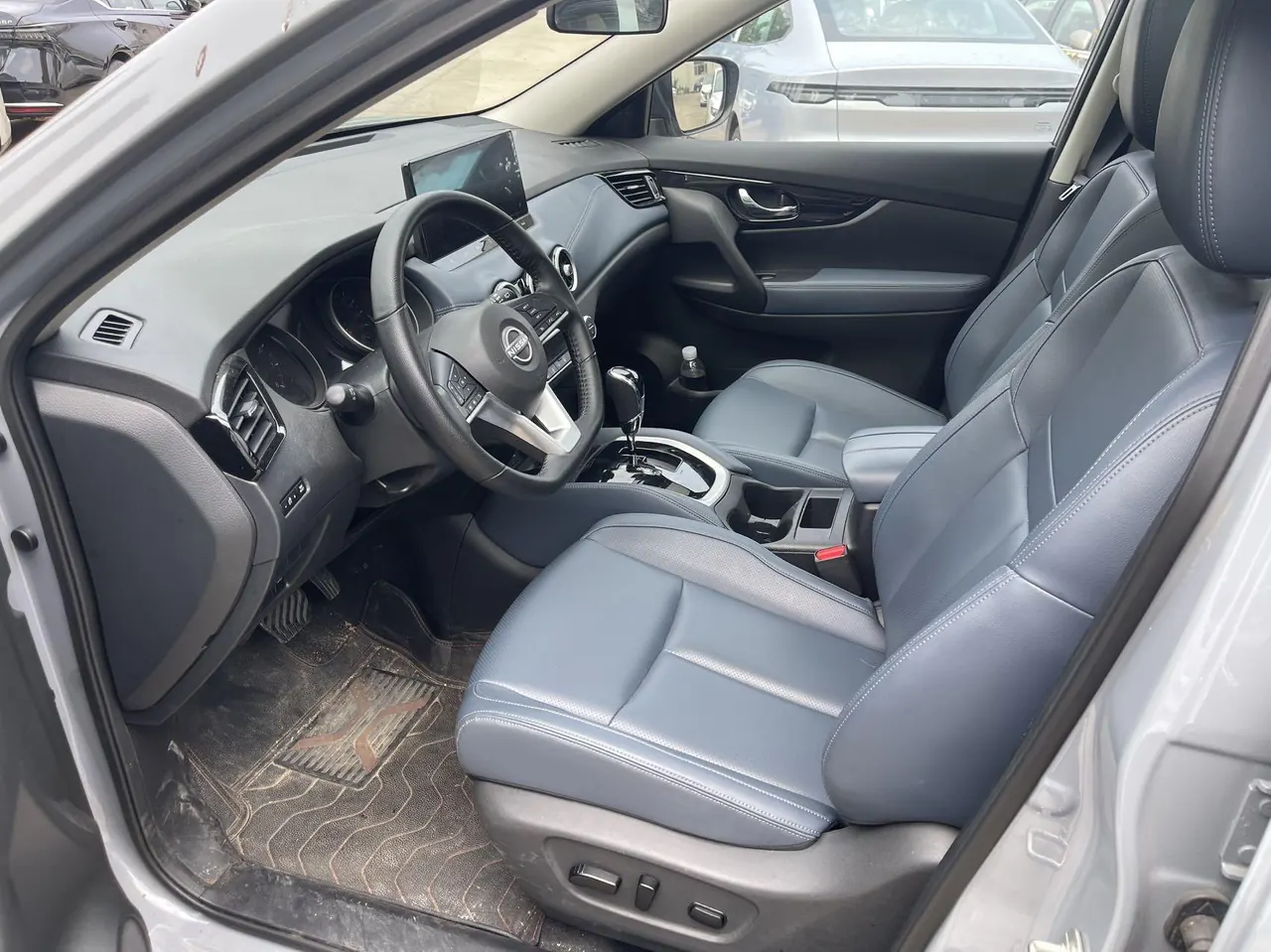Nissan 2025 Qijun Honor 2.0 Stepless Two-Drive Leading Edition Automatic Transmission 3