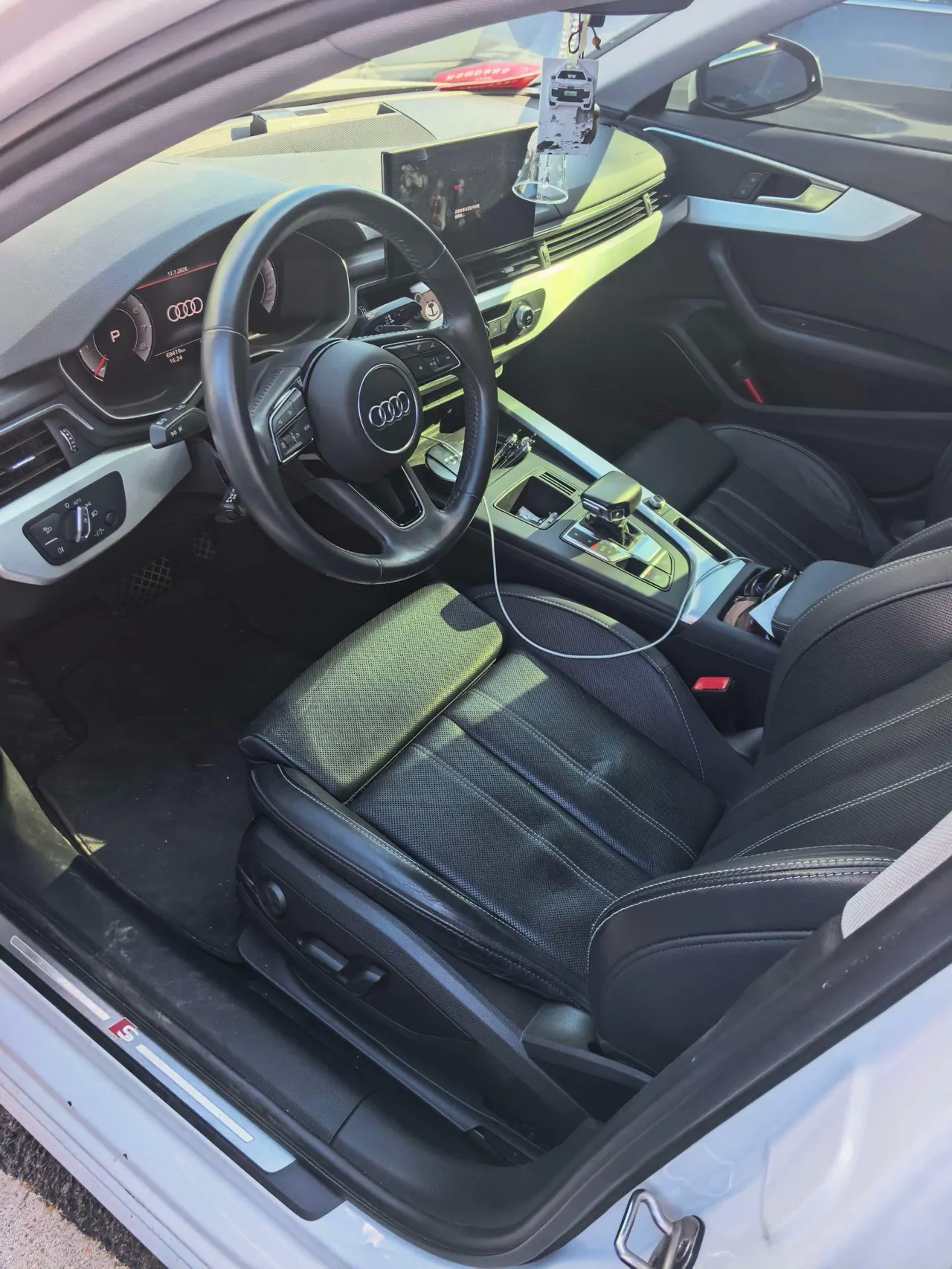 Audi 2020 A4L 2.0TFSI 40TFSI Fashion Dynamic Automatic 3