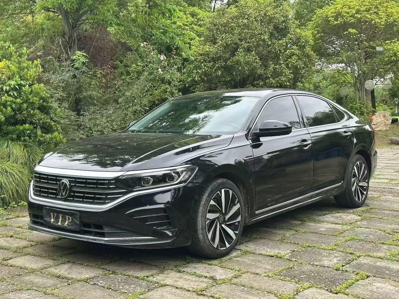 Volkswagen 2022 Passat 2.0TSI 330TSI Elite Edition Automatic - View 1