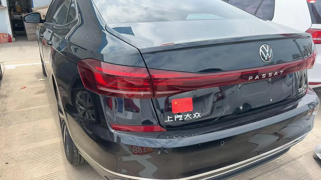 Volkswagen 2022 Passat 2.0TSI 330TSI Elite Edition Automatic 5