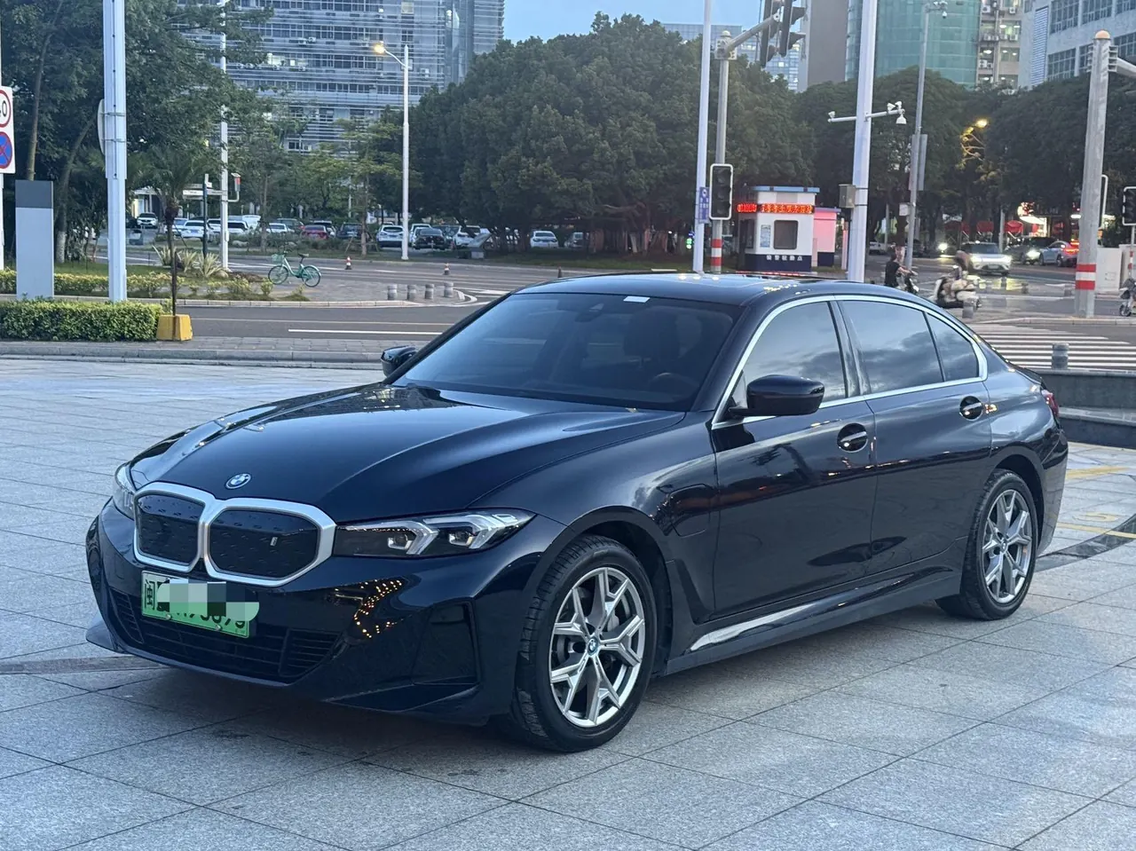 BMW 2024 i3 eDrive 35 L automatic gear - View 1