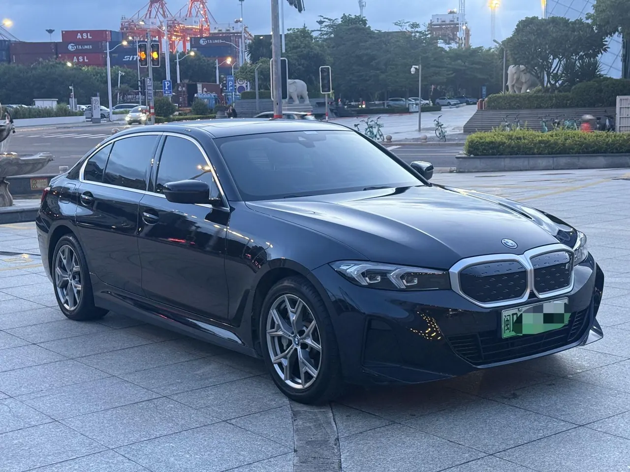 BMW 2024 i3 eDrive 35 L automatic gear 3