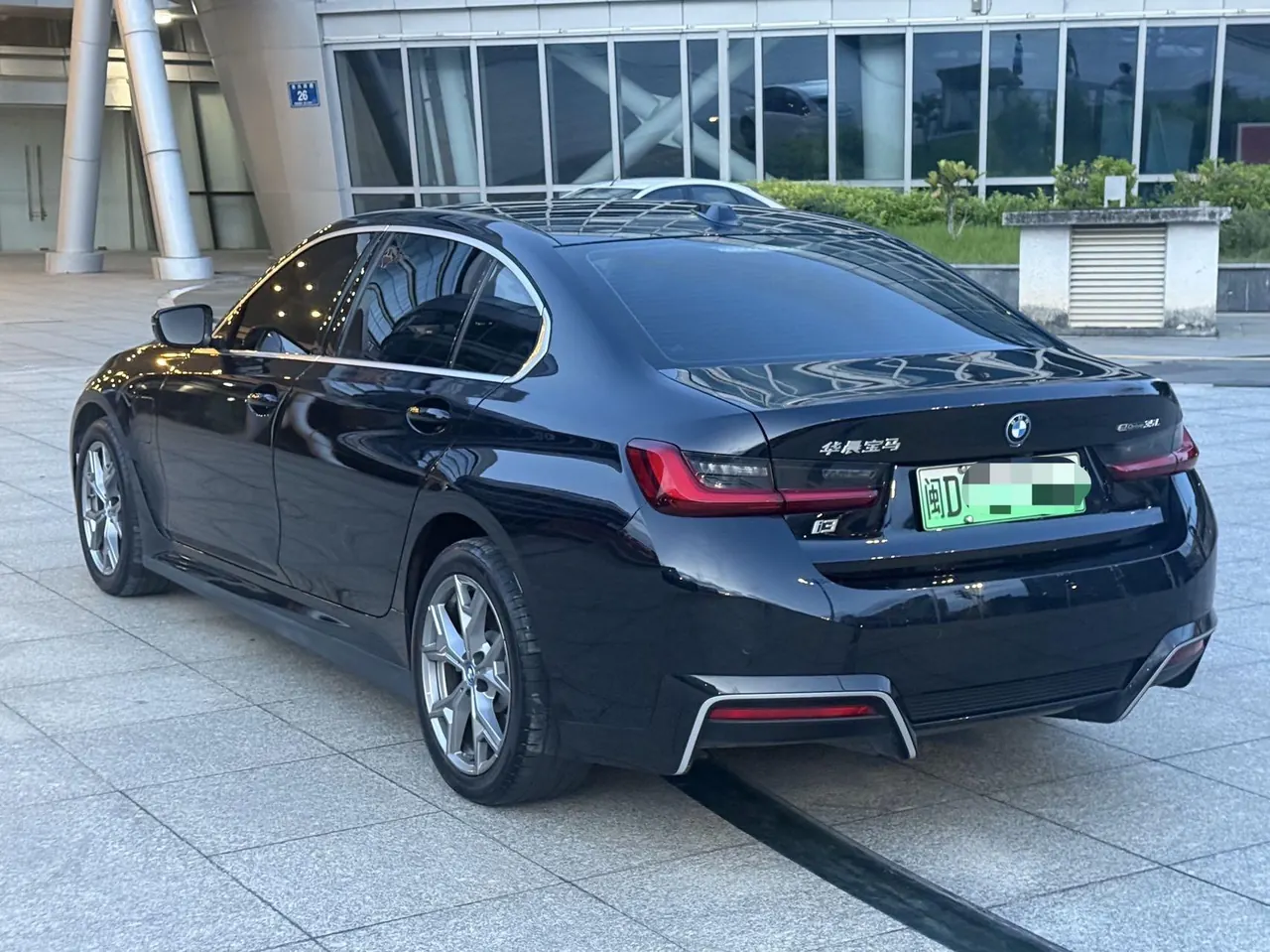 BMW 2024 i3 eDrive 35 L automatic gear 4