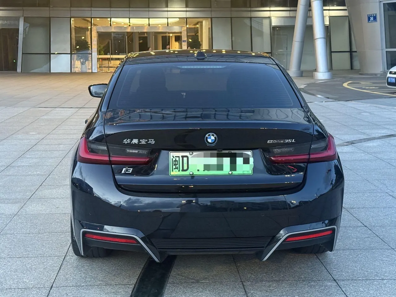BMW 2024 i3 eDrive 35 L automatic gear 5