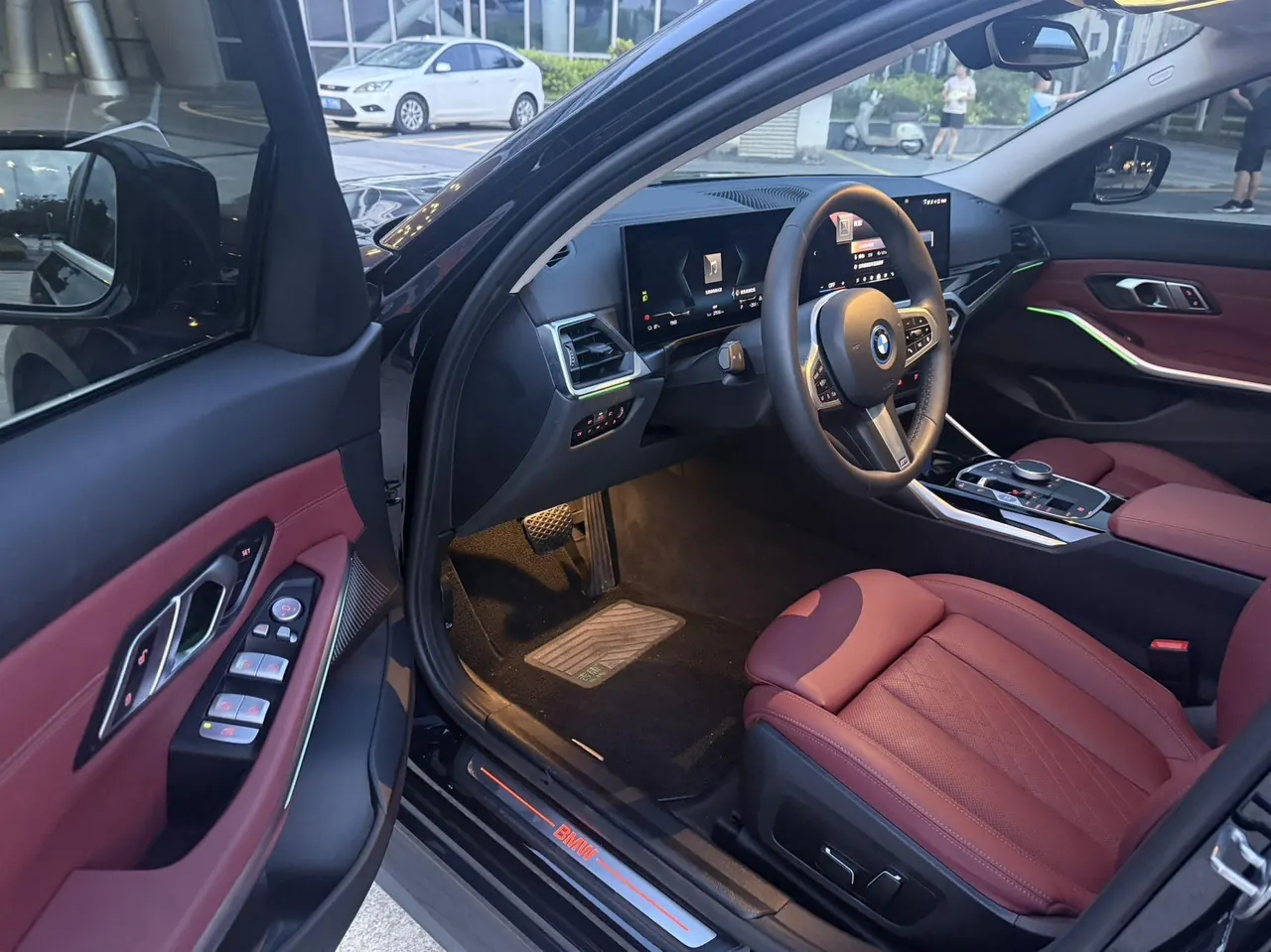 BMW 2024 i3 eDrive 35 L automatic gear 9