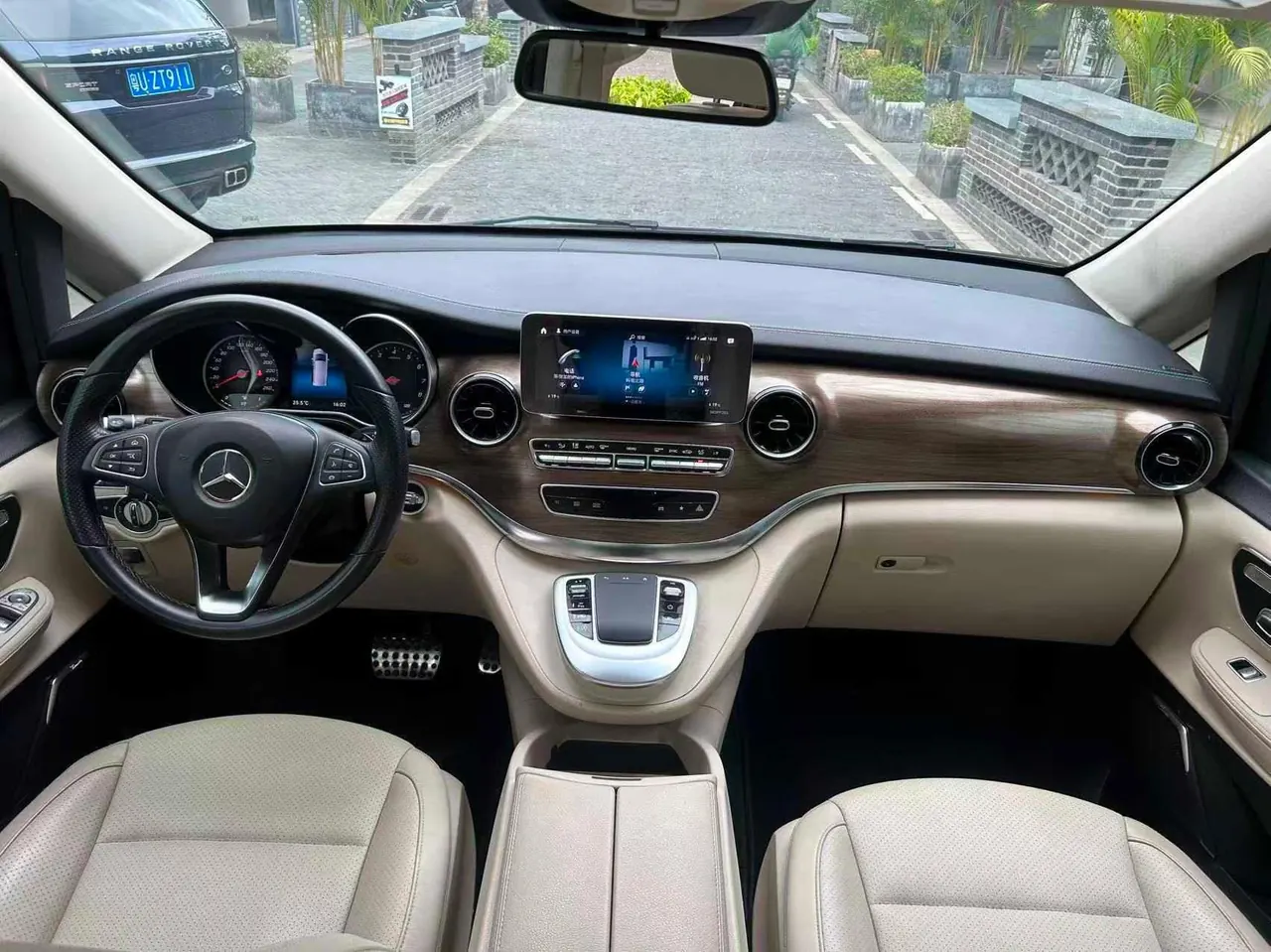 Mercedes Benz V 2022V 260 2.0T Premium Edition Automatic Gear 3
