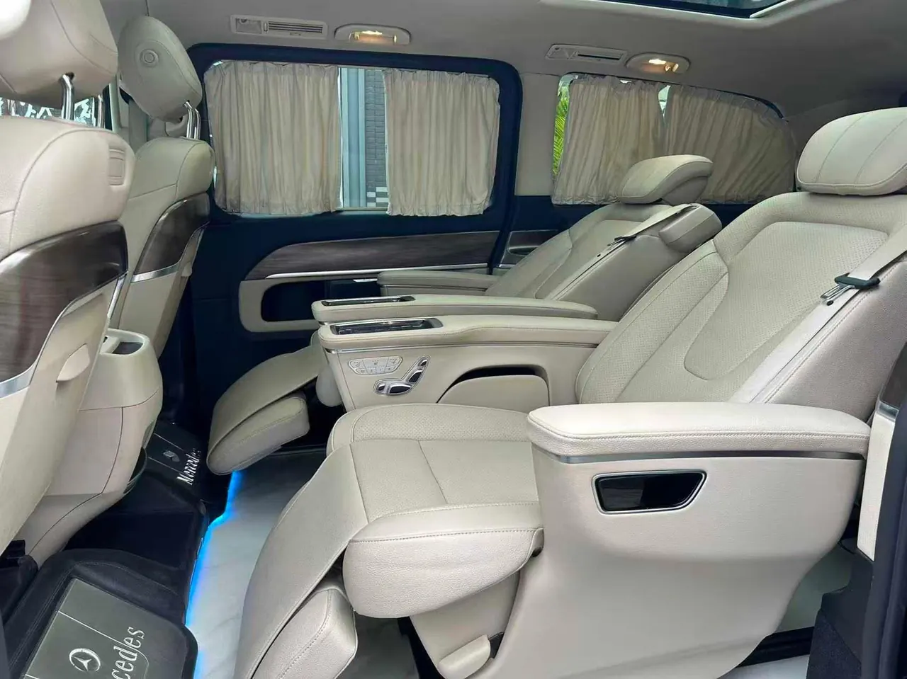 Mercedes Benz V 2022V 260 2.0T Premium Edition Automatic Gear 4