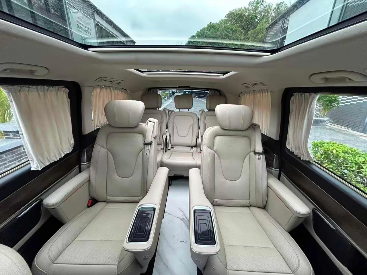 Mercedes Benz V 2022V 260 2.0T Premium Edition Automatic Gear 5