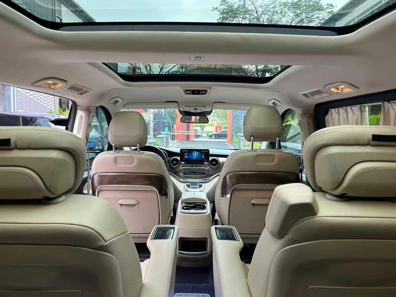 Mercedes Benz V 2022V 260 2.0T Premium Edition Automatic Gear 6