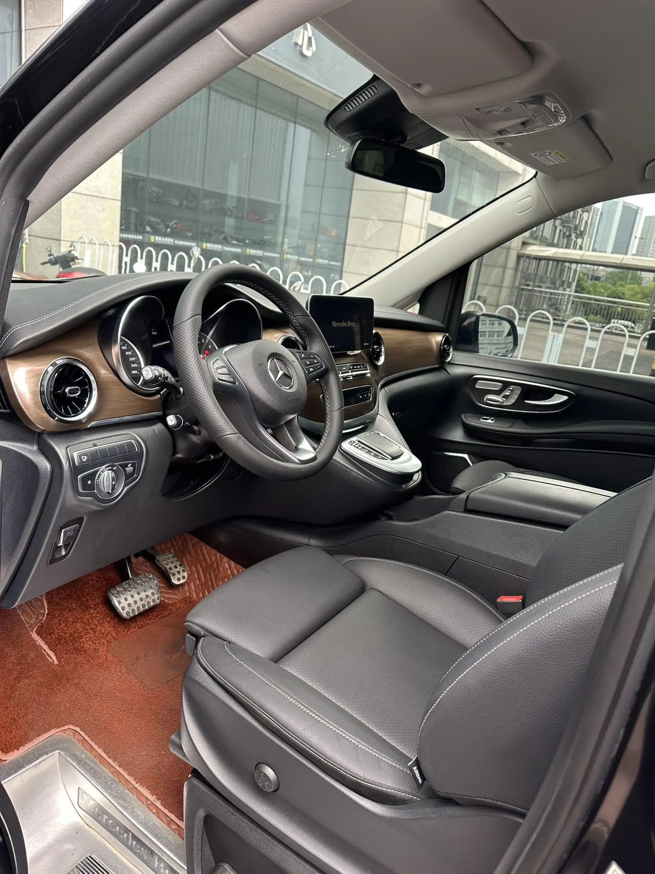 Mercedes Benz V 2022V 260 2.0T Premium Edition Automatic Gear 2