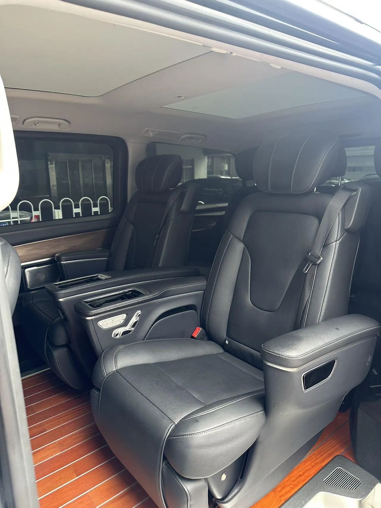 Mercedes Benz V 2022V 260 2.0T Premium Edition Automatic Gear 3