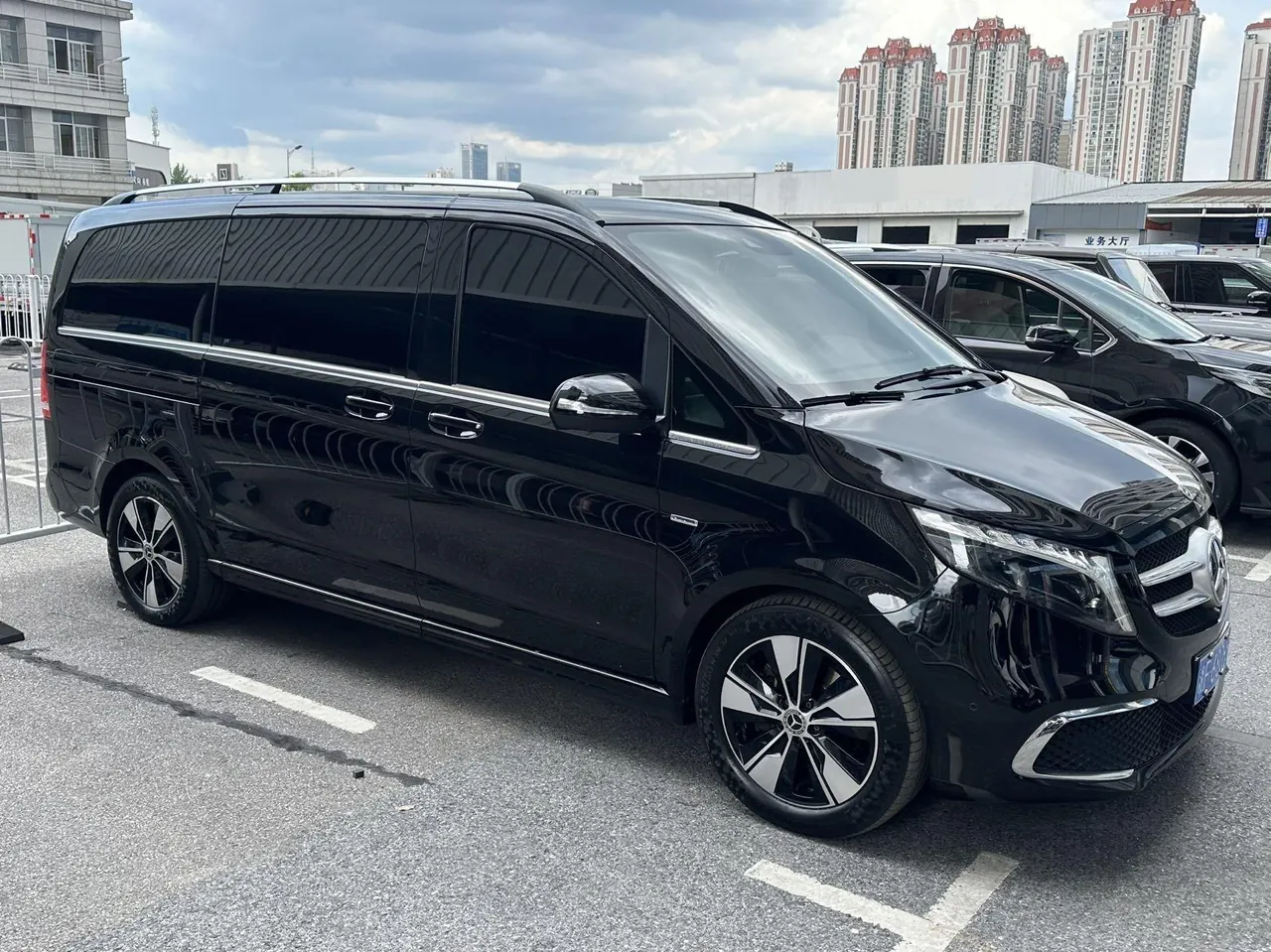 Mercedes Benz V 2022V 260 2.0T Premium Edition Automatic Gear 5