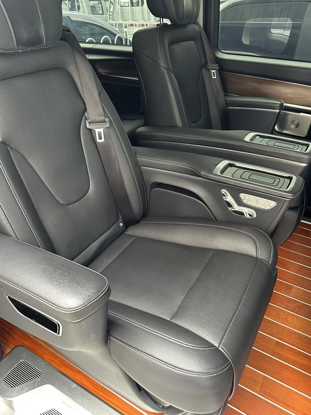Mercedes Benz V 2022V 260 2.0T Premium Edition Automatic Gear 7
