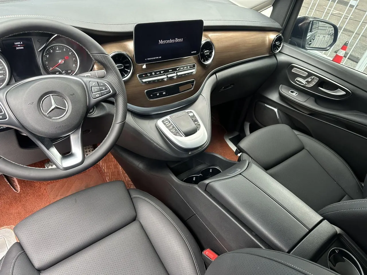 Mercedes Benz V 2022V 260 2.0T Premium Edition Automatic Gear 9