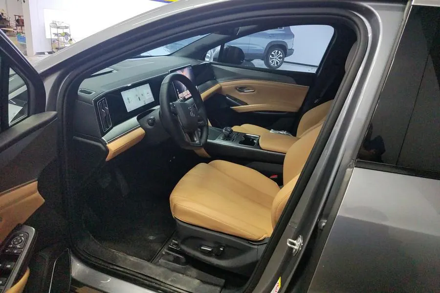 BYD 2025 Song L DM-i 1.5 Stepless Smart Driving Edition 75km Leading Automatic Gear 4