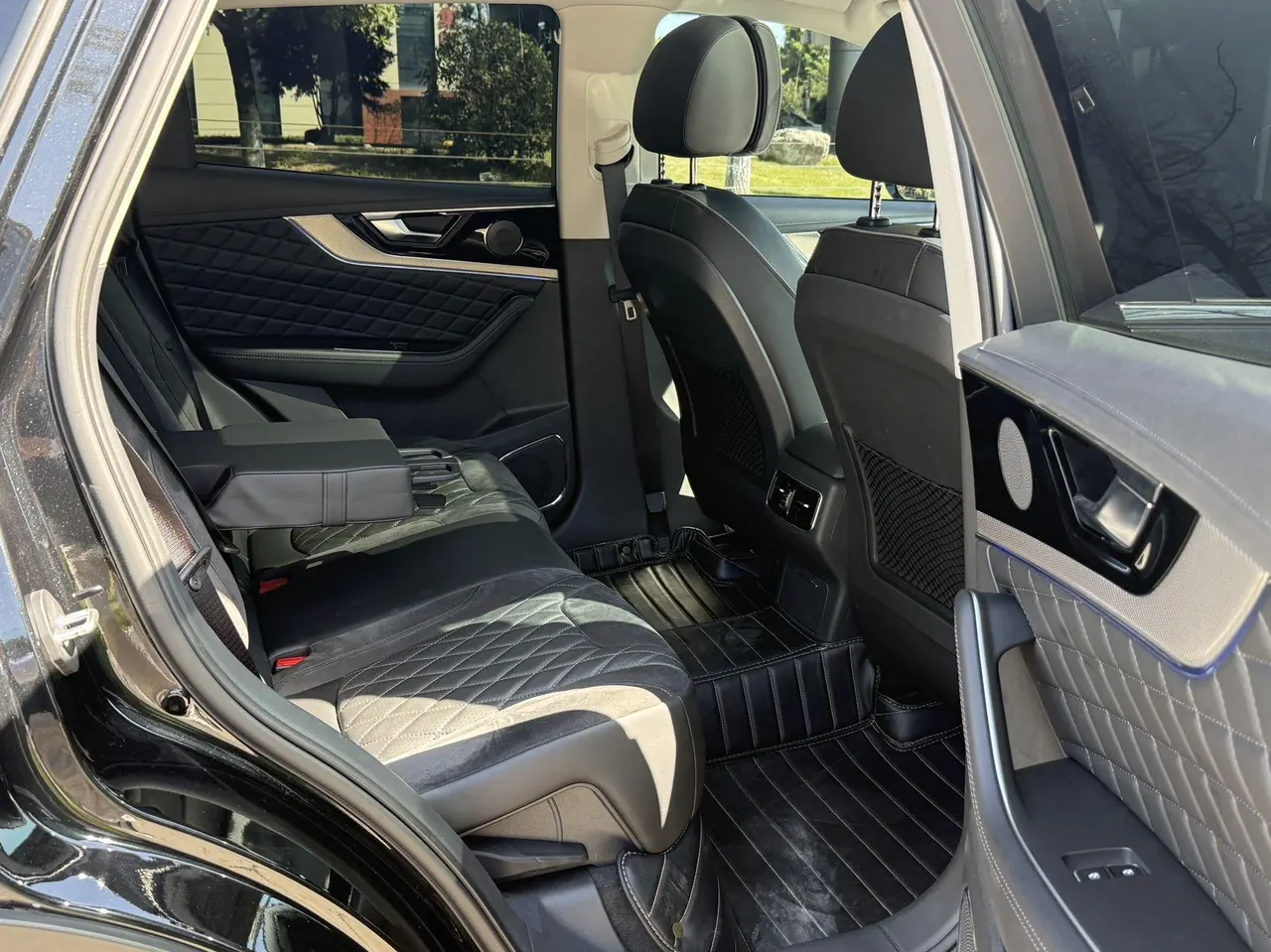 HongQi 2022 HS5 2.0T 4-wheel drive smart flag-sharing version automatic gear 6