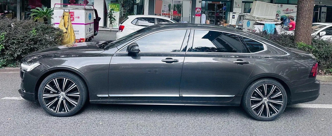 Volvo 2022 S90 48V 2.0T B5 Zhiyuan Deluxe Edition Automatic Gear 11