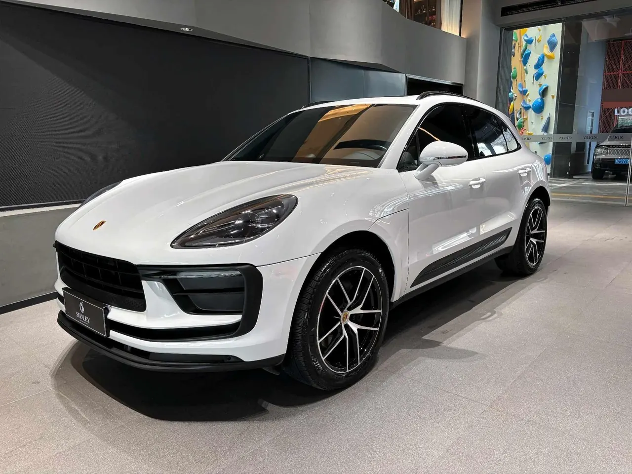 Porsche Macan (Imported) 2022 Macan 2.0T Automatic Gear - View 1