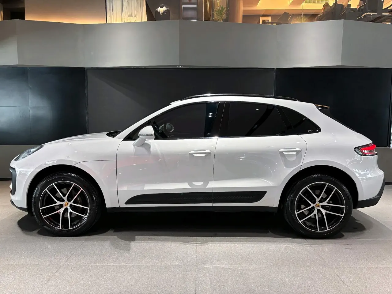 Porsche Macan (Imported) 2022 Macan 2.0T Automatic Gear 3
