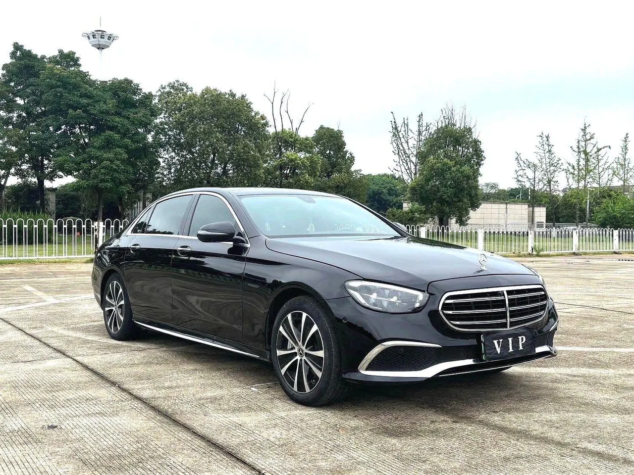 Mercedes Benz Class E New Energy 2022 E 350 e L 2.0T (Change 2) Automatic Gear 3