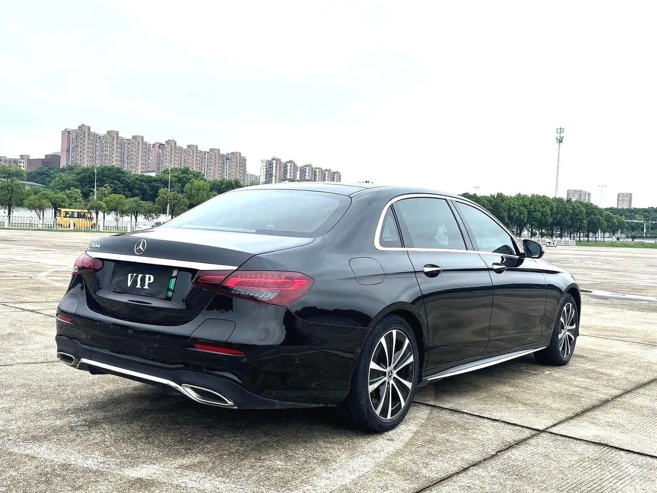 Mercedes Benz Class E New Energy 2022 E 350 e L 2.0T (Change 2) Automatic Gear 5
