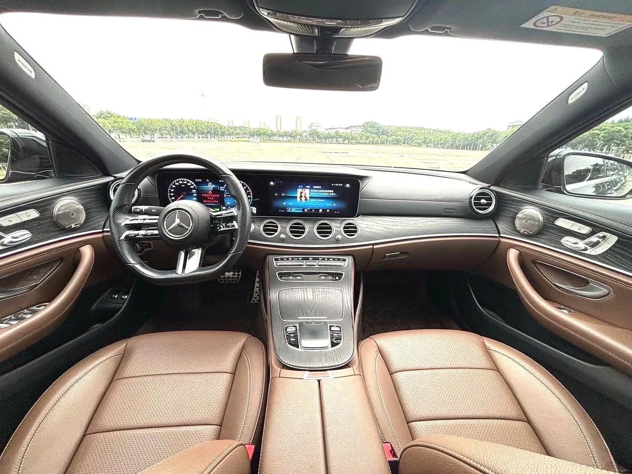 Mercedes Benz Class E New Energy 2022 E 350 e L 2.0T (Change 2) Automatic Gear 8