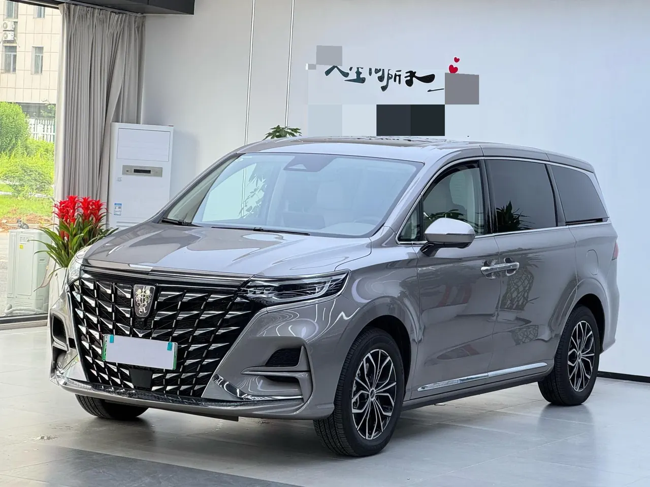 Открыть галерею: Roewe 2025 iMAX8 DMH 1.5T Lu Zun Luxury Edition Automatic Gear