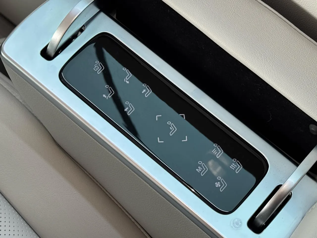 Roewe 2025 iMAX8 DMH 1.5T Lu Zun Luxury Edition Automatic Gear 12