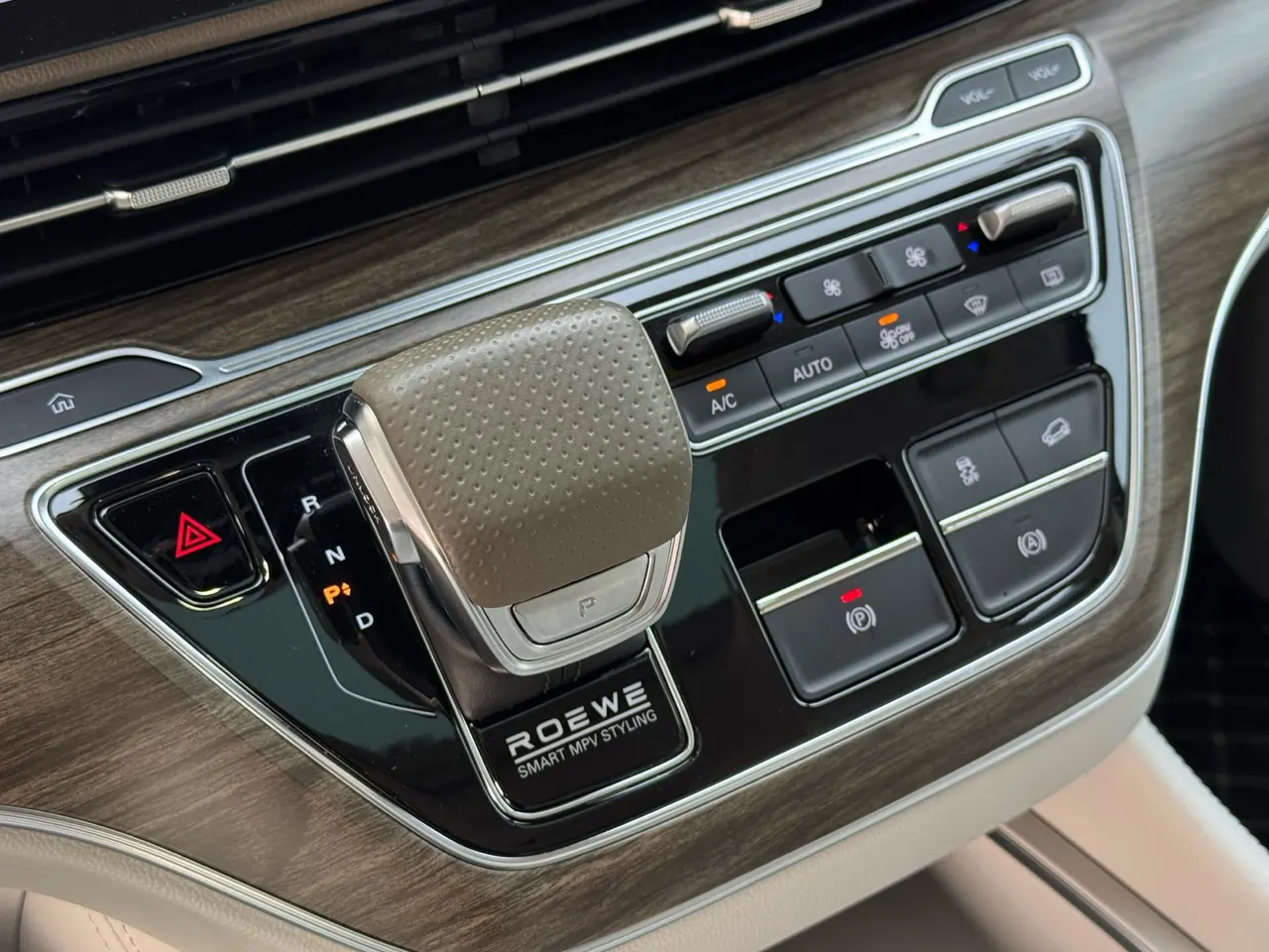 Roewe 2025 iMAX8 DMH 1.5T Lu Zun Luxury Edition Automatic Gear 9