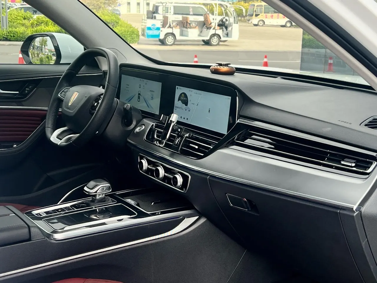 HongQi 2023 HS5 2.0T Flag Enjoy Pro Edition Automatic Gear 5
