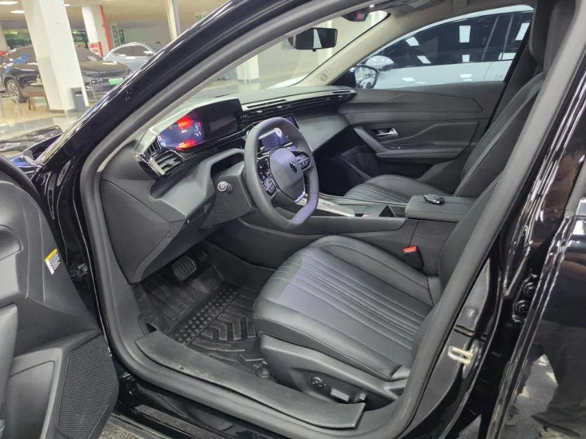 Peugeot 2023 408X 1.6T charm version of automatic gear 4