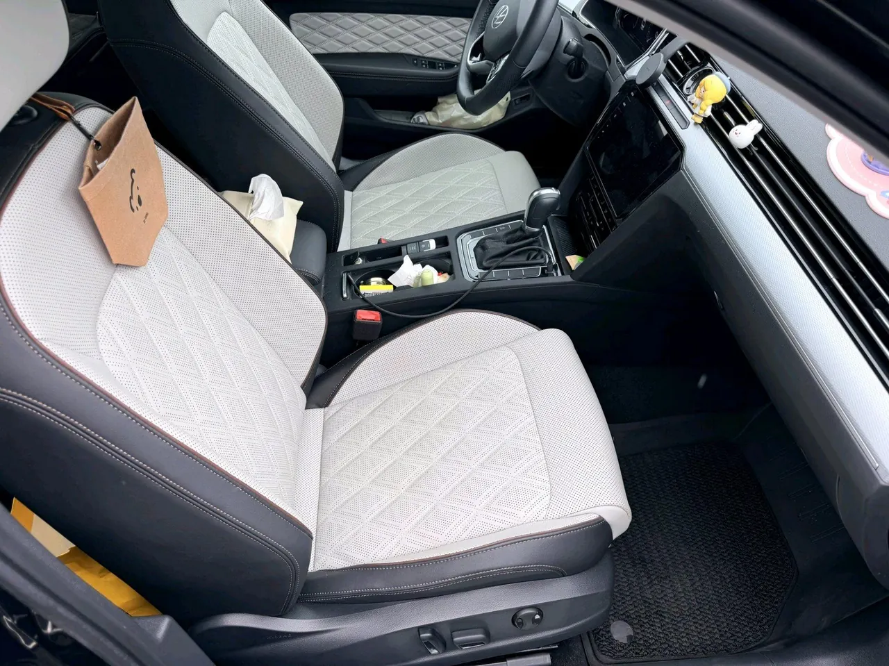 Volkswagen 2023 Magotan 2.0TSI 330TSI 2 million Commemorative Luxury Automatic Gear 7