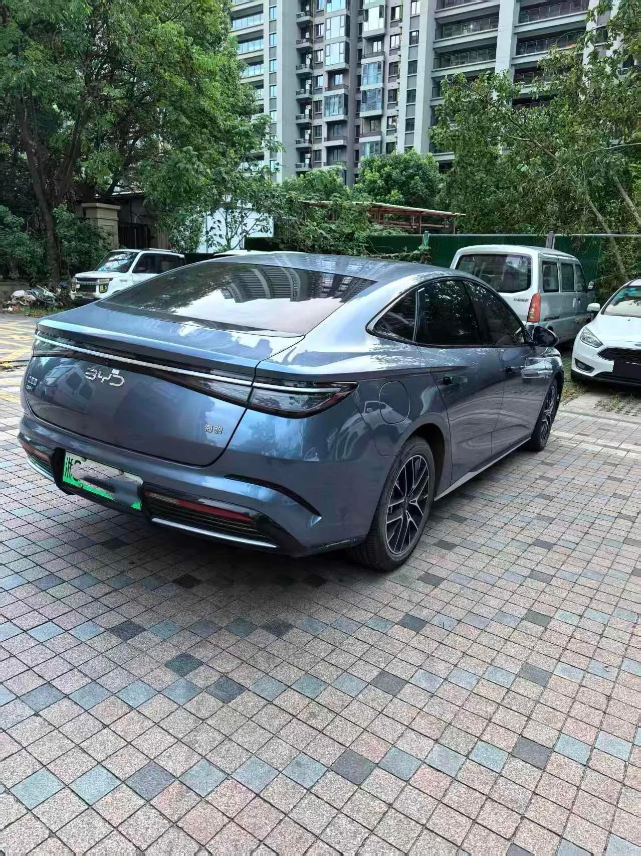 BYD 2023 Seal DM-i 1.5 Stepless 121km Luxury Automatic Transmission 3