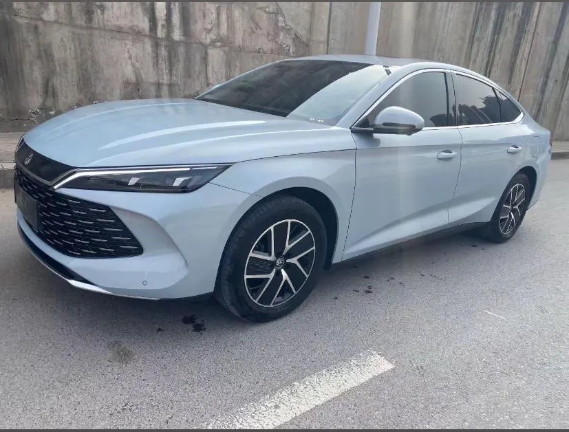 Открыть галерею: BYD 2024 Qin L DM-i 1.5 stepless 120KM Exceed automatic gear
