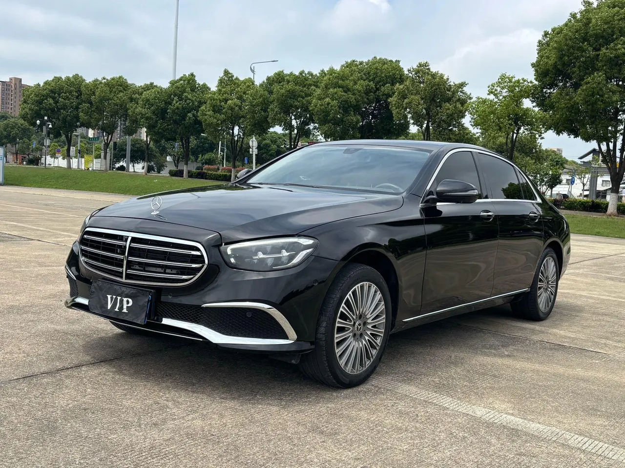 Mercedes Benz E Class 2022 E 300 L 2.0T Fashion (Change 2) Automatic Gear - View 1