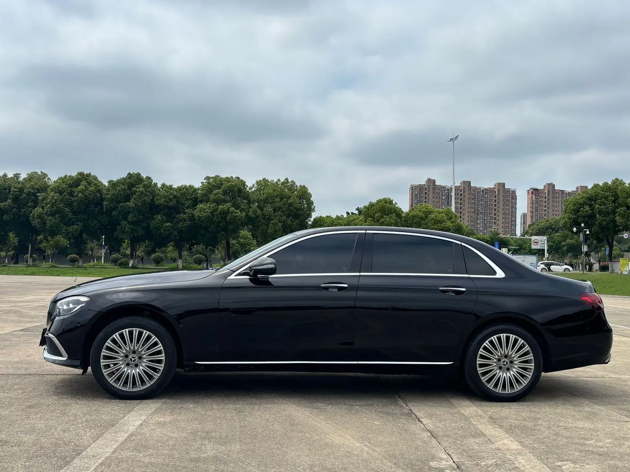 Mercedes Benz E Class 2022 E 300 L 2.0T Fashion (Change 2) Automatic Gear 4