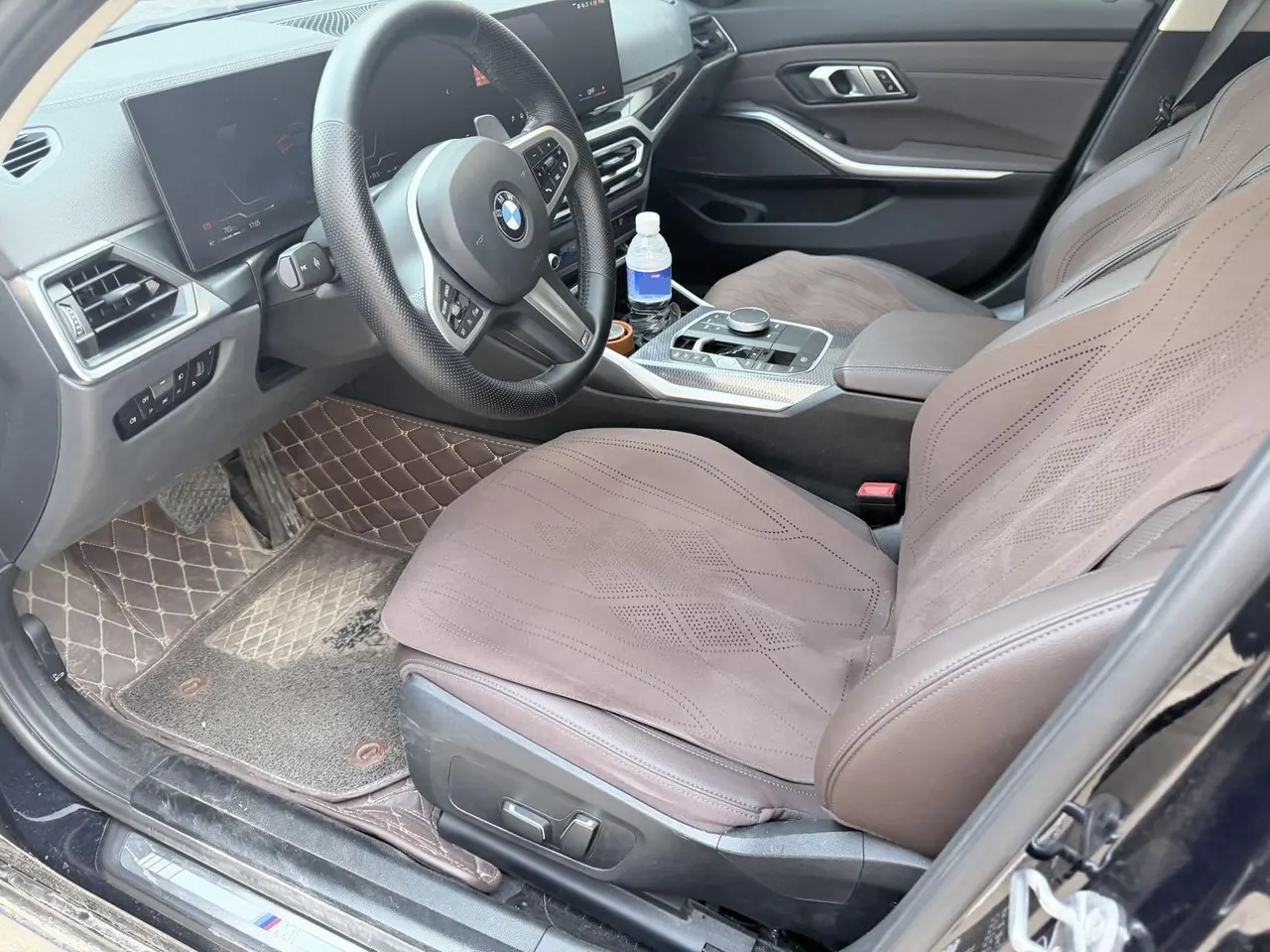 BMW 3 Series 2024 325Li 2.0T M Sports Obsidian Night Suit Automatic Gear 2