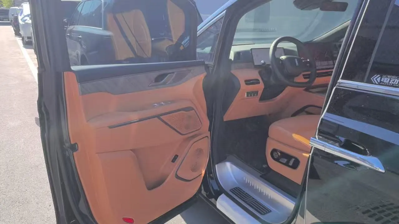WEY 2025 VV7 Hi4 1.5T Four-Wheel-Drive Automatic Model 2