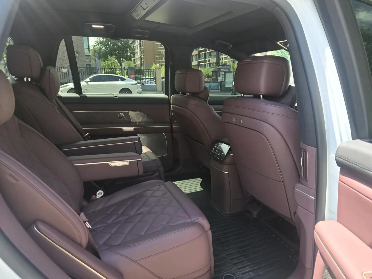 NIO 2026 ES8 6-seat executive deluxe automatic gear 4