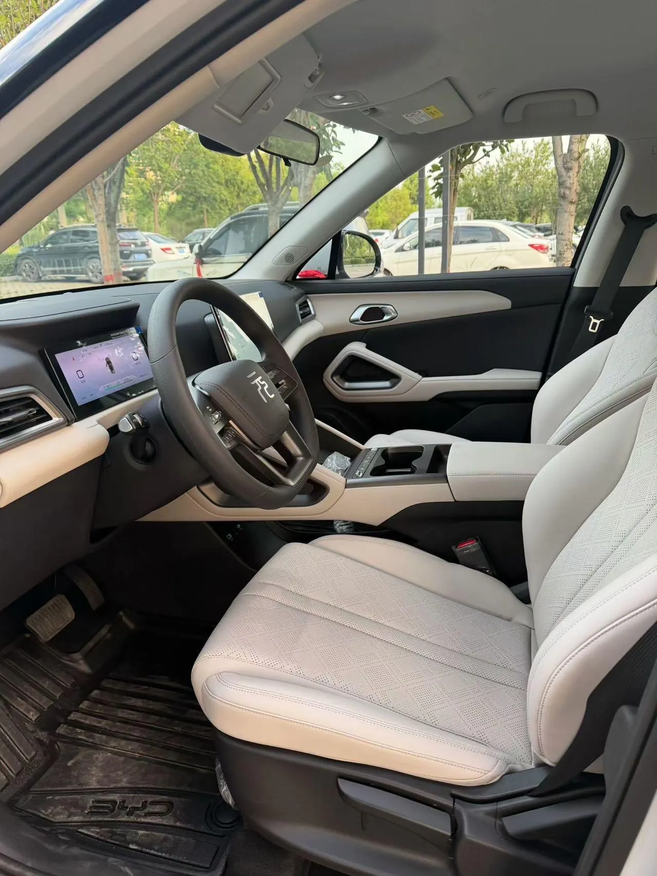 BYD 2025 Yuan UP 301KM Pilot Automatic Gear 4