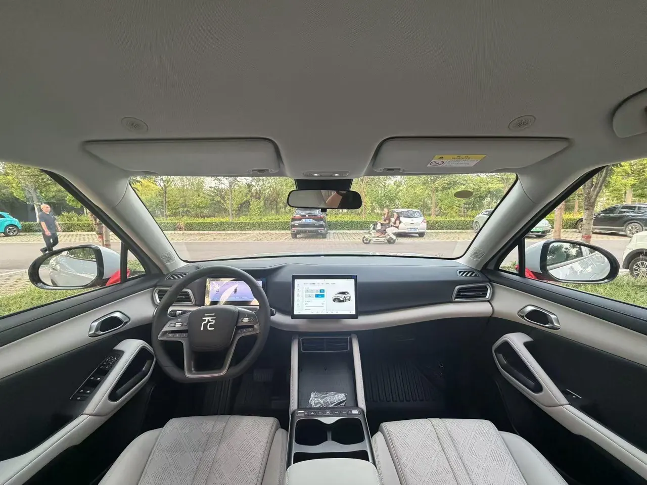 BYD 2025 Yuan UP 301KM Pilot Automatic Gear 5