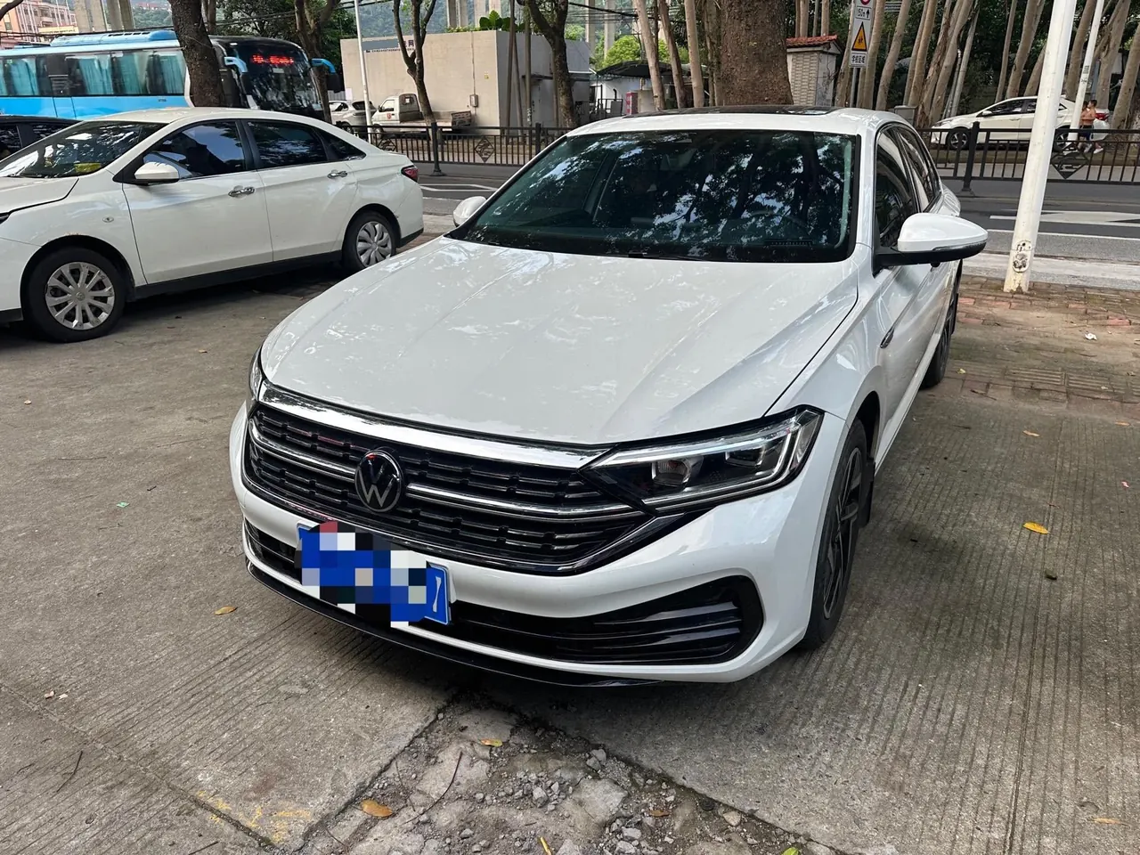 Volkswagen 2023 Sagitar 1.5TSI 300TSI Exceed Edition Automatic - View 1